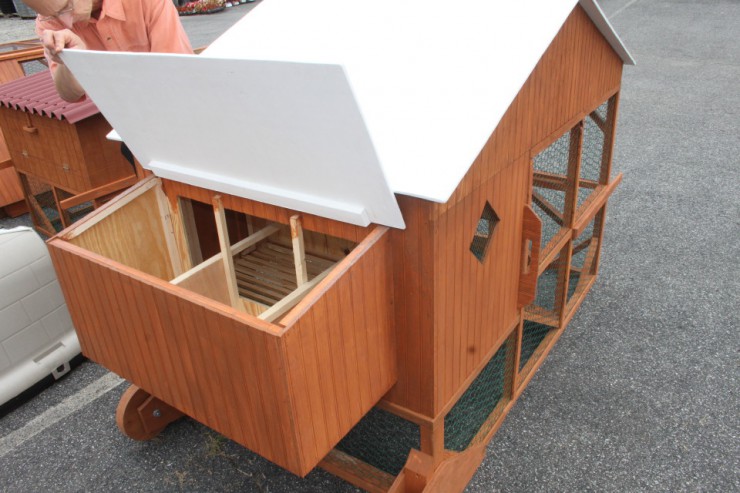 chicken coops at cherokee feed & seed